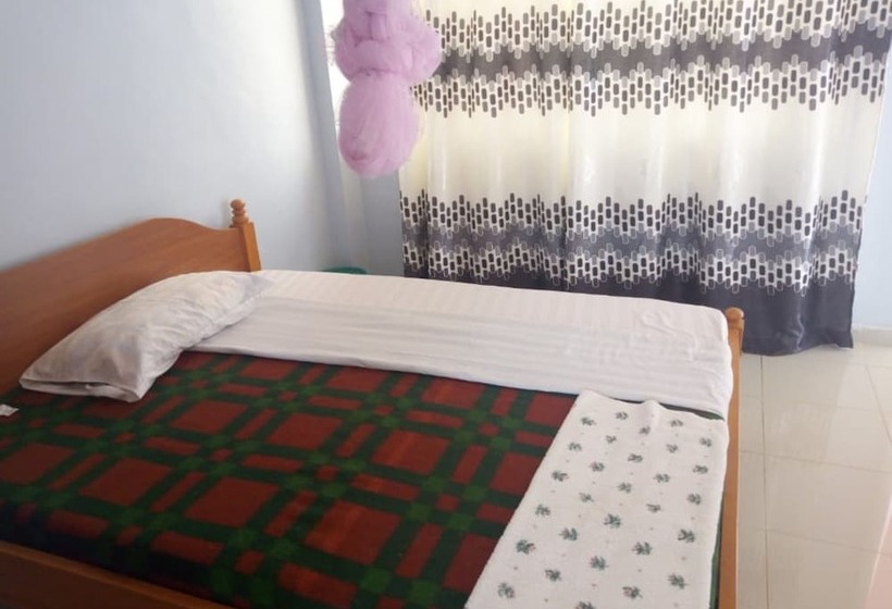 پانسیون Lefins Lounge