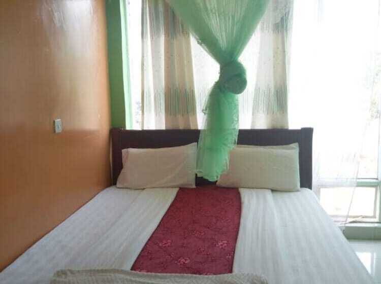 پانسیون Lefins Lounge