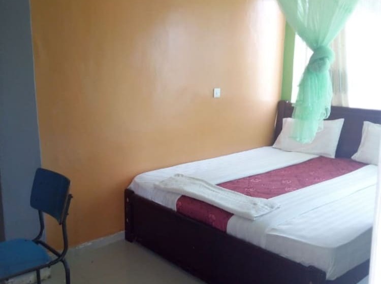 پانسیون Lefins Lounge