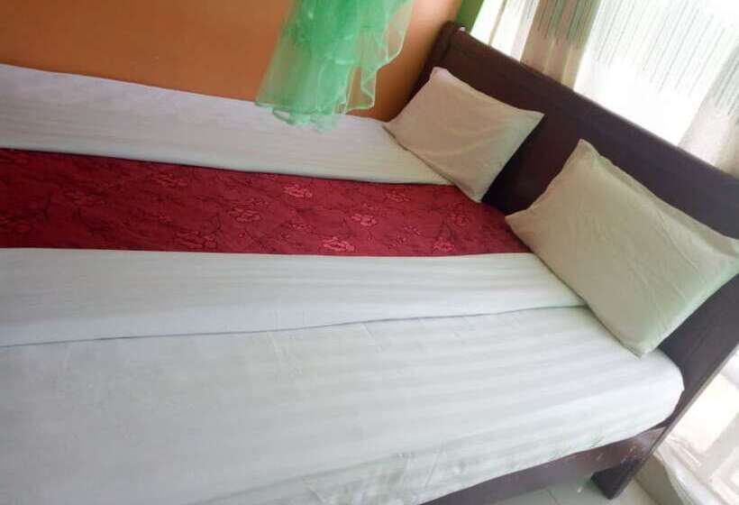 پانسیون Lefins Lounge