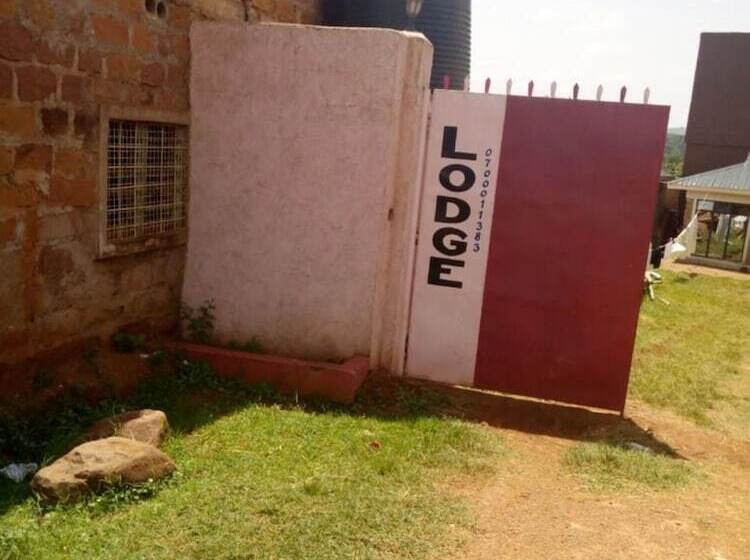 پانسیون Lefins Lounge