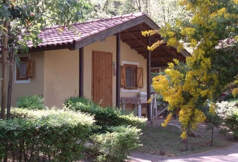 Lomakeskus Bungalow Village Le Caravelle   By Mamberto S.r.l