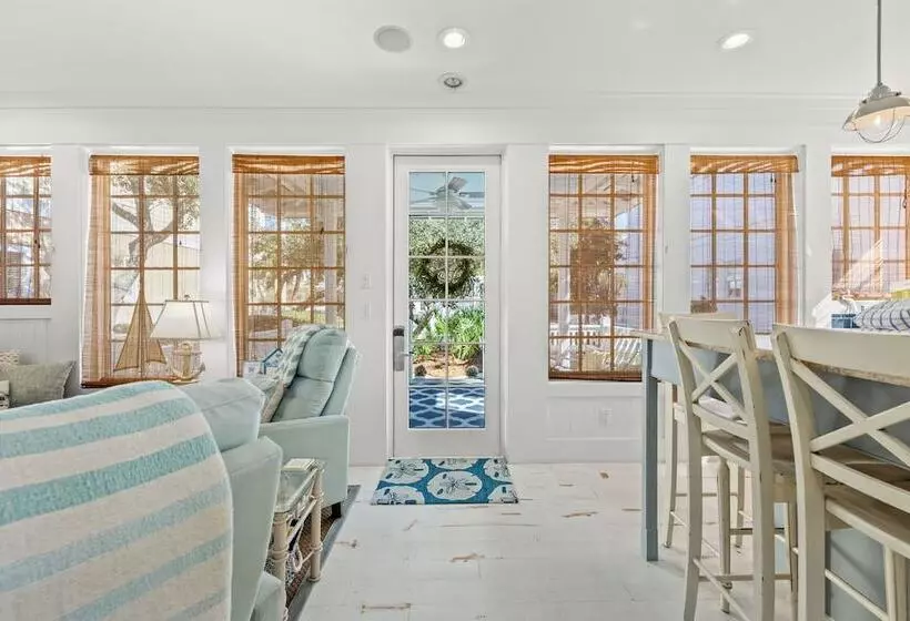 Quaint 2br/2.5ba Cottage Nestled Between 30a & Panama City Beach! Sleeps 6!