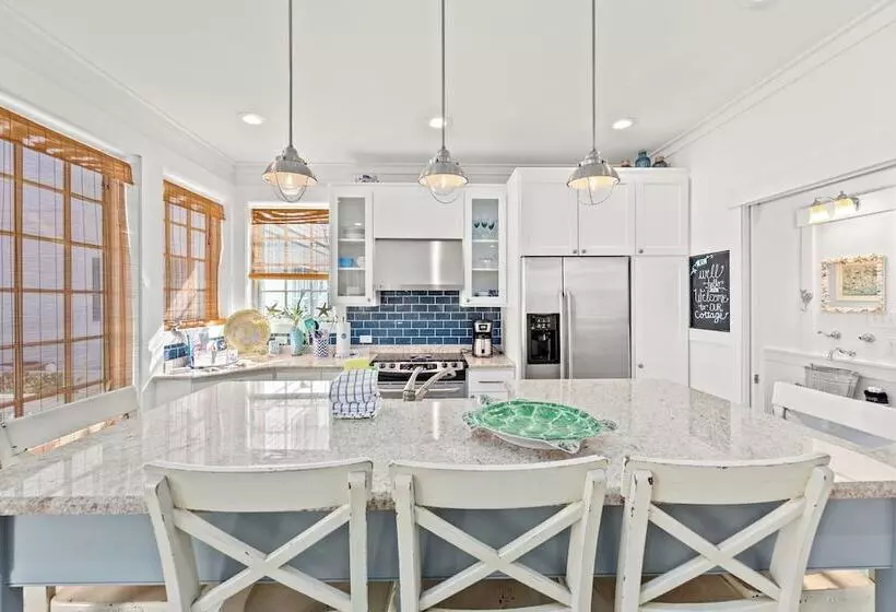 Quaint 2br/2.5ba Cottage Nestled Between 30a & Panama City Beach! Sleeps 6!