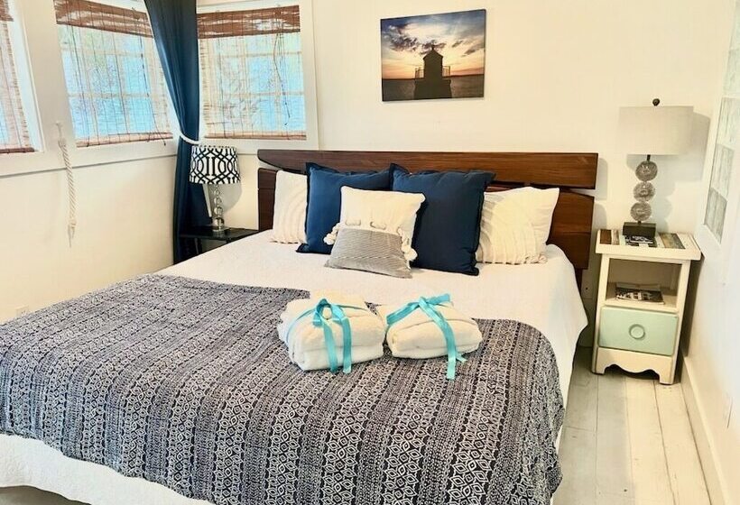 Quaint 2br/2.5ba Cottage Nestled Between 30a & Panama City Beach! Sleeps 6!