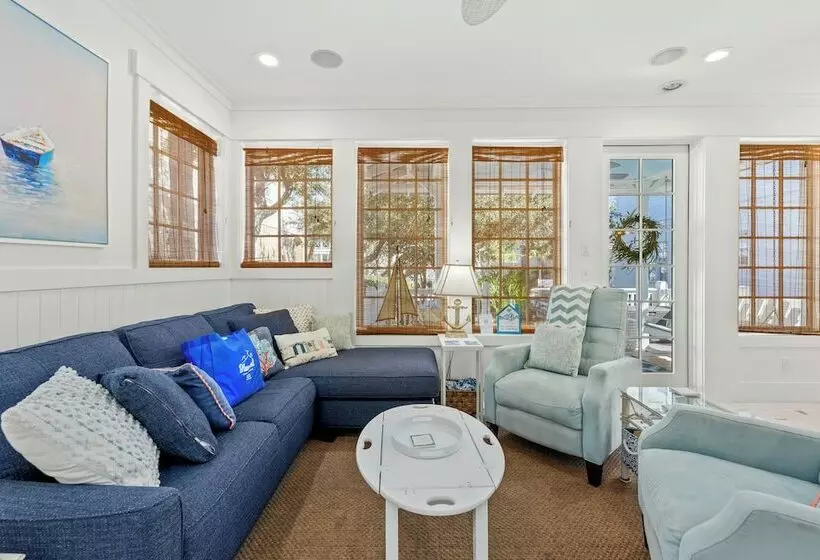 Quaint 2br/2.5ba Cottage Nestled Between 30a & Panama City Beach! Sleeps 6!