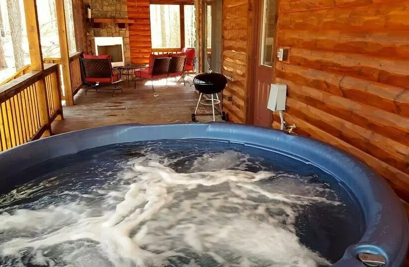 Ace In The Hole Cabin In The Wood With Hot Tub And Fireplace By Redawning