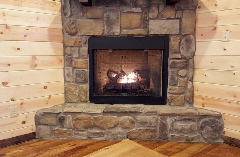 Ace In The Hole Cabin In The Wood With Hot Tub And Fireplace By Redawning