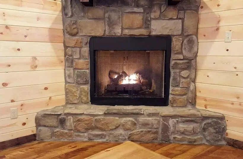 Ace In The Hole Cabin In The Wood With Hot Tub And Fireplace By Redawning