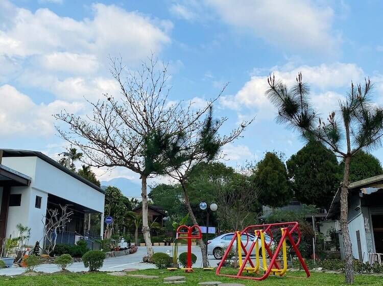 تختخواب و صبحانه Mei Zhi Lin Holiday Homestay