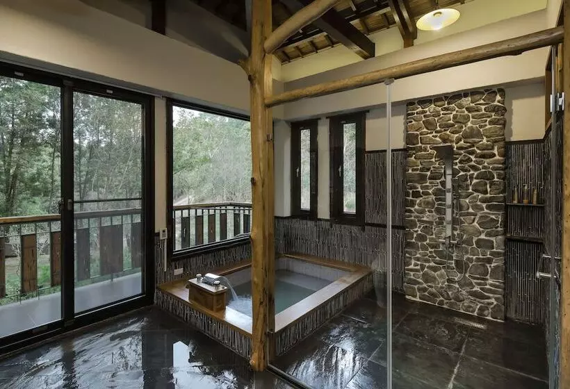 تختخواب و صبحانه Nine Trees Forest House