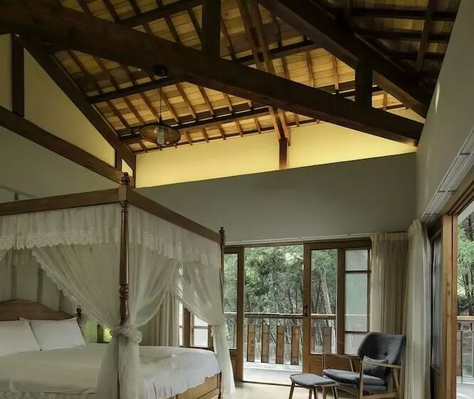 تختخواب و صبحانه Nine Trees Forest House