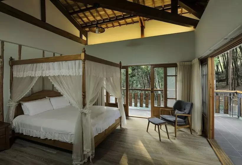 تختخواب و صبحانه Nine Trees Forest House