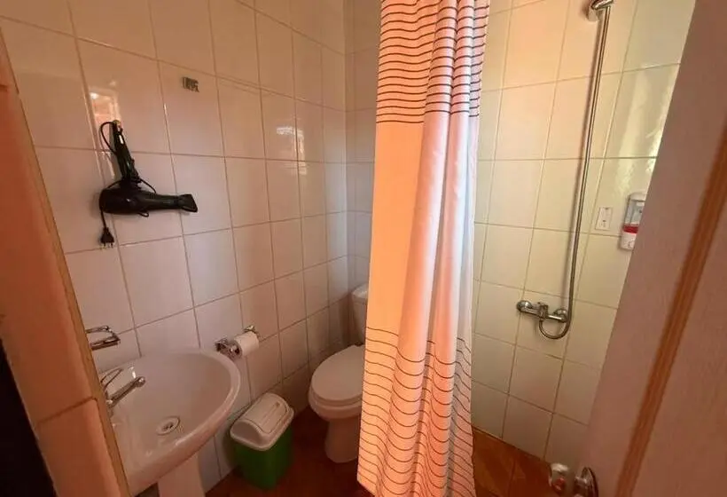 Hotelli Hostal Nuevo Sol Y Viento