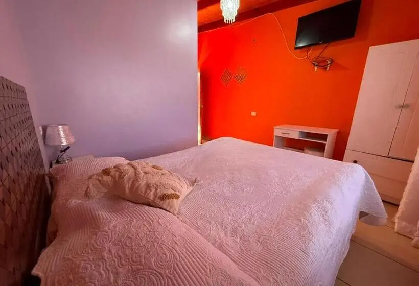 Hotelli Hostal Nuevo Sol Y Viento