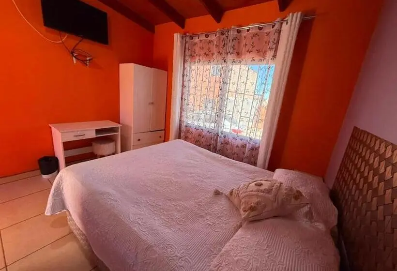 Hotelli Hostal Nuevo Sol Y Viento