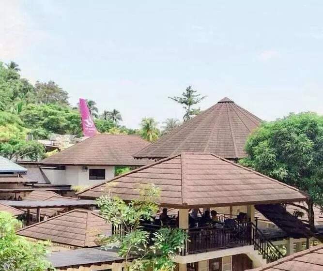 Kamayan Sa Palaisdaan Hotel And Resort