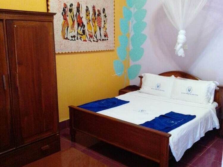 هتل Miryam Village Inn Safari Lodge