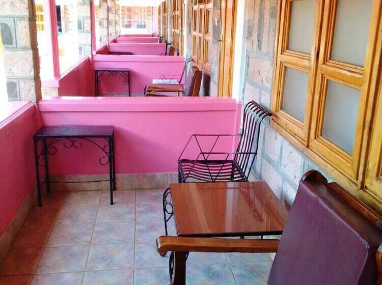 هتل Miryam Village Inn Safari Lodge