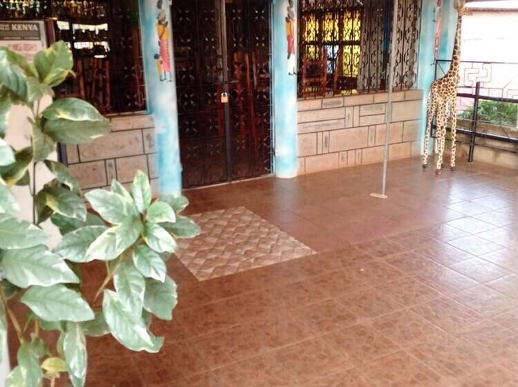 هتل Miryam Village Inn Safari Lodge