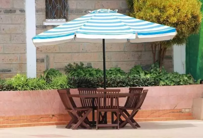 هتل Miryam Village Inn Safari Lodge