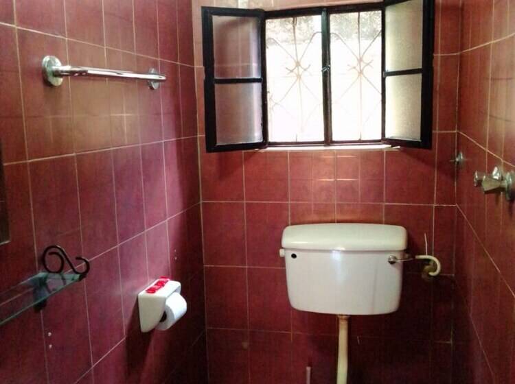 هتل Miryam Village Inn Safari Lodge