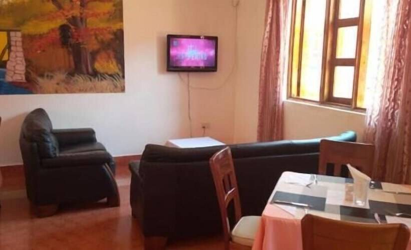 هتل Miryam Village Inn Safari Lodge