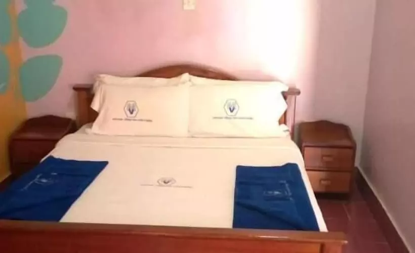 هتل Miryam Village Inn Safari Lodge