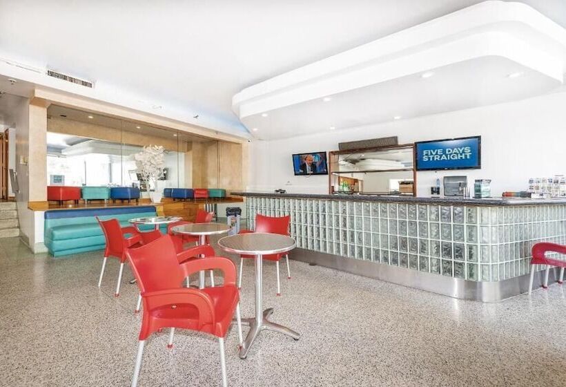 בית מלון כפרי Ocean Beach Suites