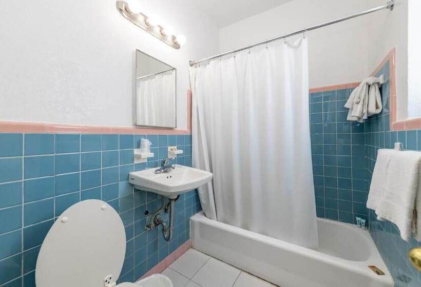 בית מלון כפרי Ocean Beach Suites