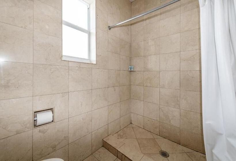 בית מלון כפרי Ocean Beach Suites