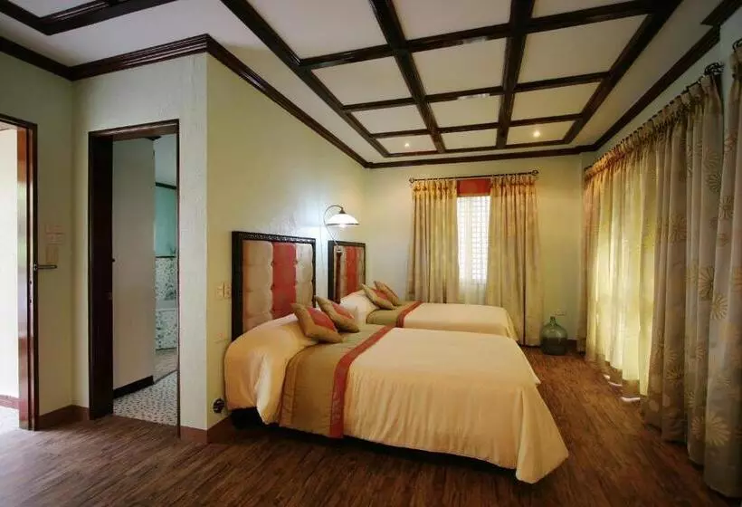 Kamayan Sa Palaisdaan Hotel And Resort