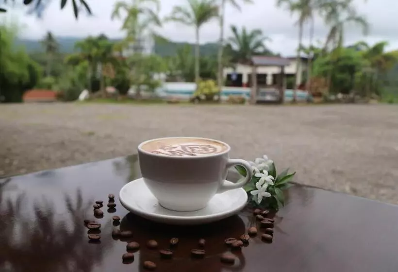 Kamayan Sa Palaisdaan Hotel And Resort