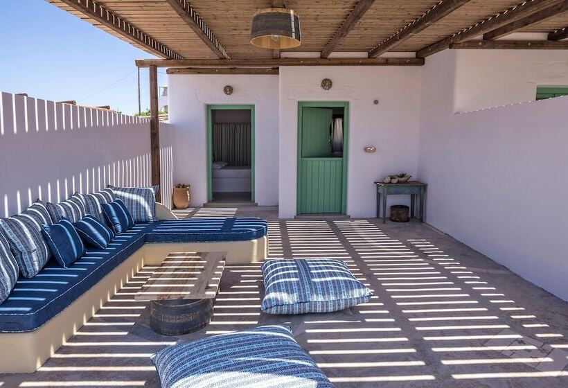 بنسيون Ailouros Guest House
