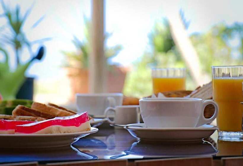 بنسيون Ailouros Guest House