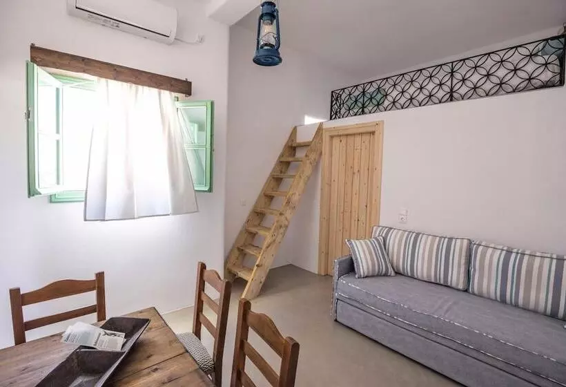 ペンション Ailouros Guest House