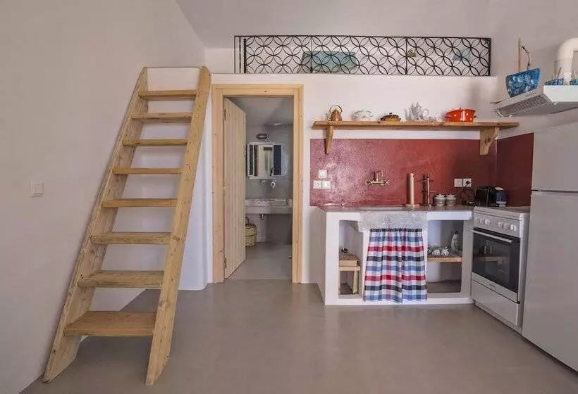 ペンション Ailouros Guest House