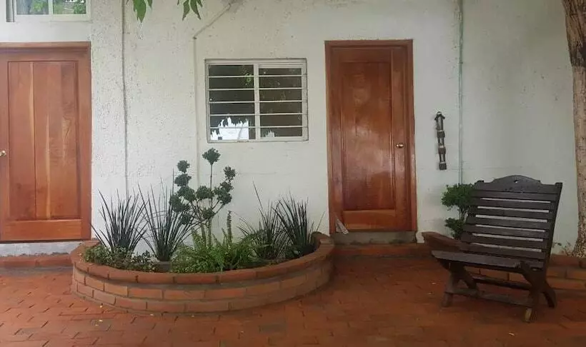 ペンション Posada Real Mojica