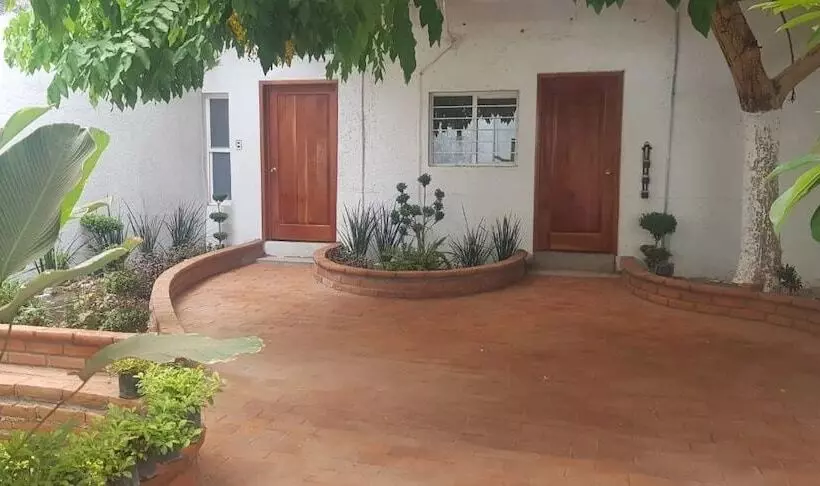 ペンション Posada Real Mojica