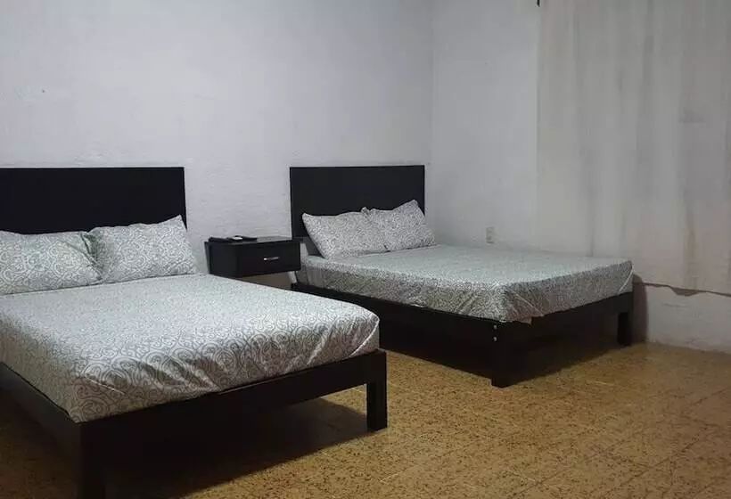 ペンション Posada Real Mojica