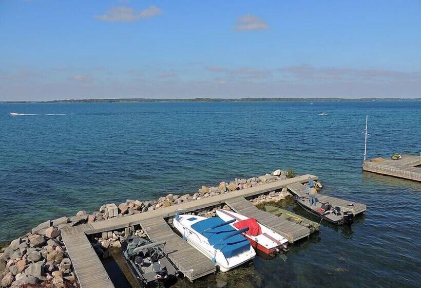 West Winds Motel & Cottages