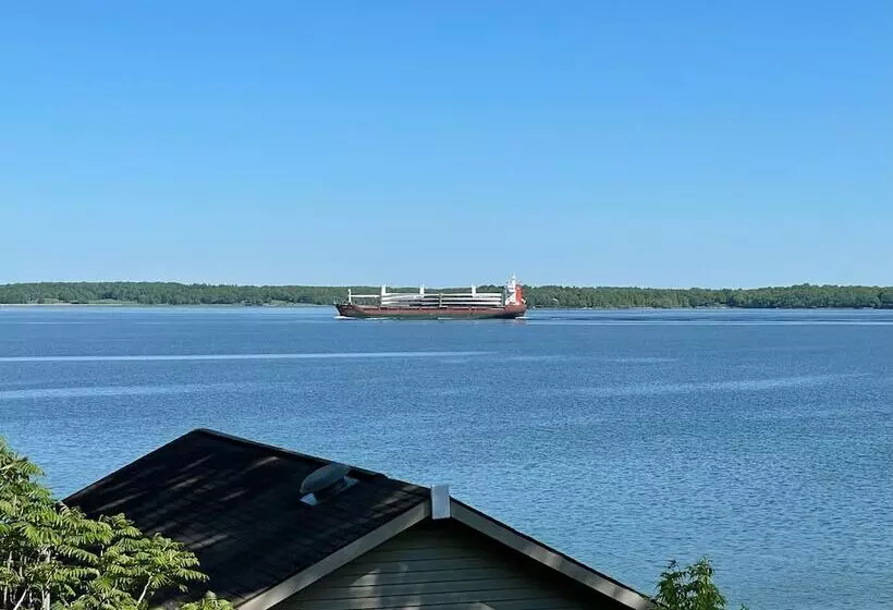 West Winds Motel & Cottages