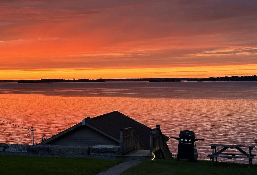 West Winds Motel & Cottages