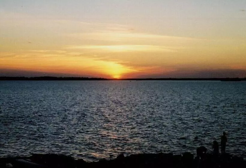 West Winds Motel & Cottages