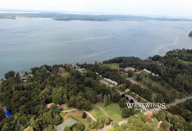 West Winds Motel & Cottages