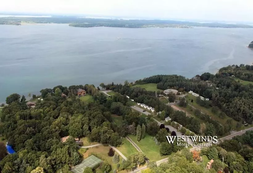 West Winds Motel & Cottages
