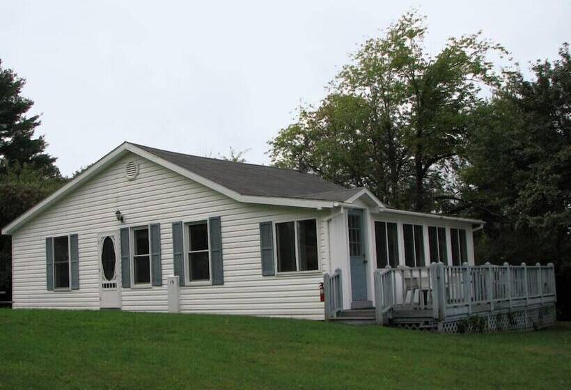 West Winds Motel & Cottages