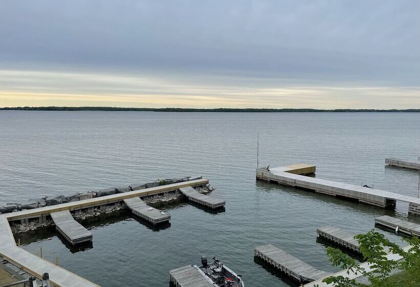 West Winds Motel & Cottages