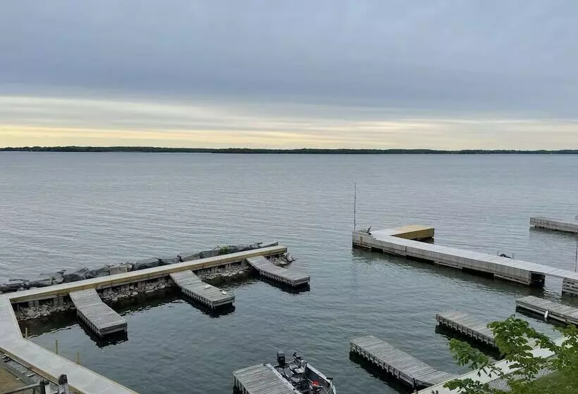 West Winds Motel & Cottages