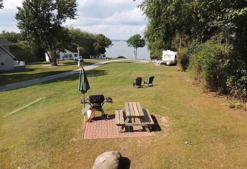 West Winds Motel & Cottages